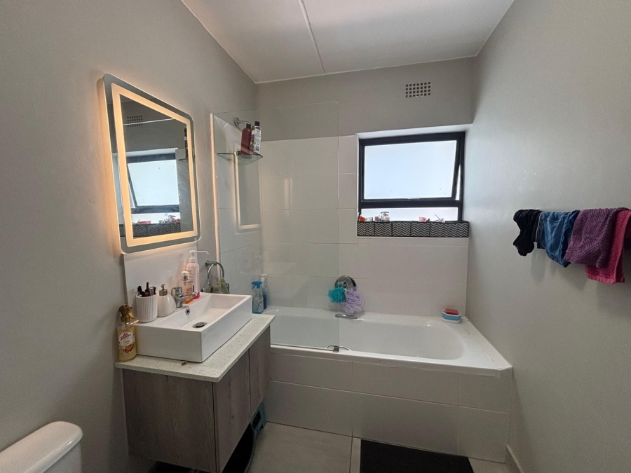 2 Bedroom Property for Sale in Parklands East Western Cape